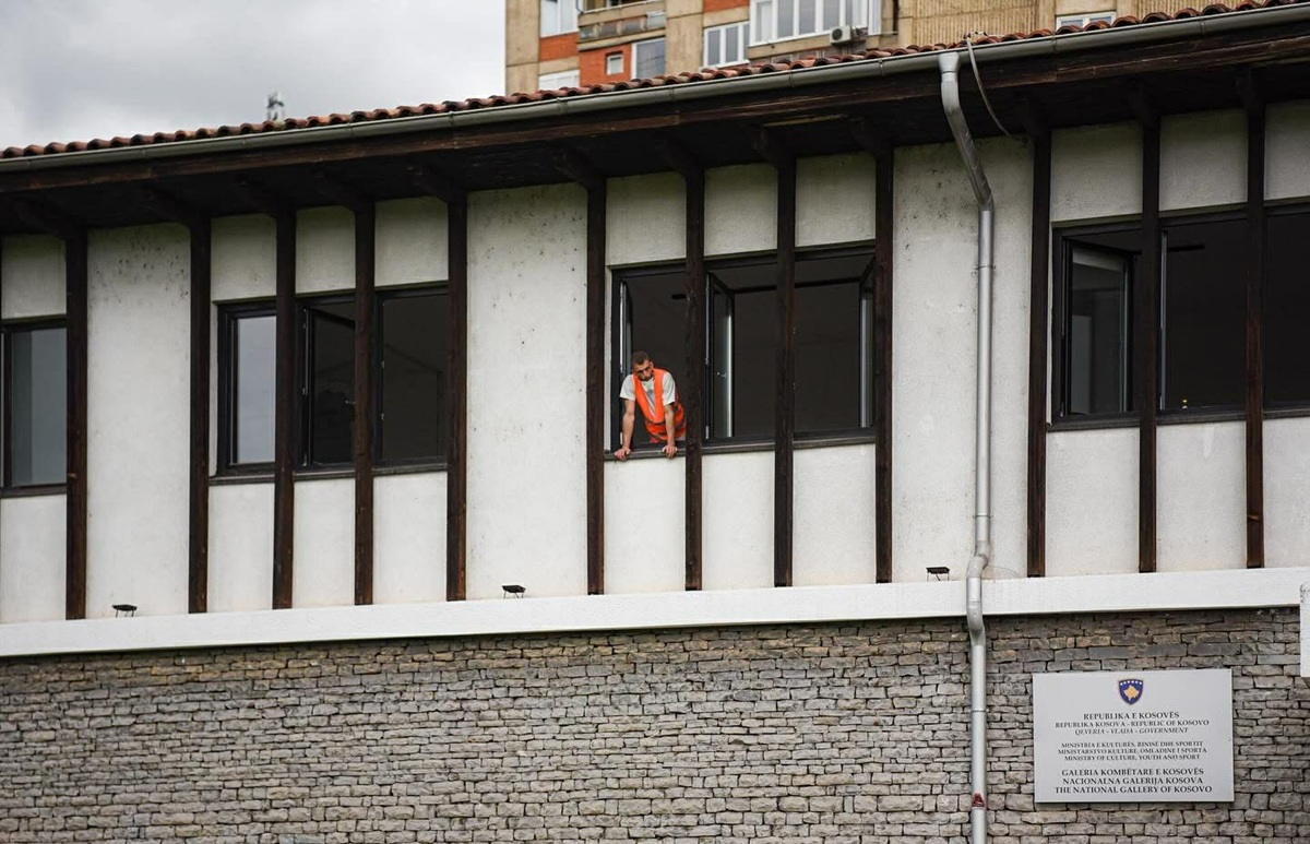 improvizimi-si-sistem-hapesirat-kulturore-te-rrethuara-nga-skelat