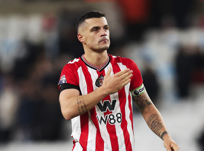 sepse-ne-e-kemi-granit-xhaken-tifozet-e-sunderlandit-i-kendojne-heroit-te-tyre-te-ri