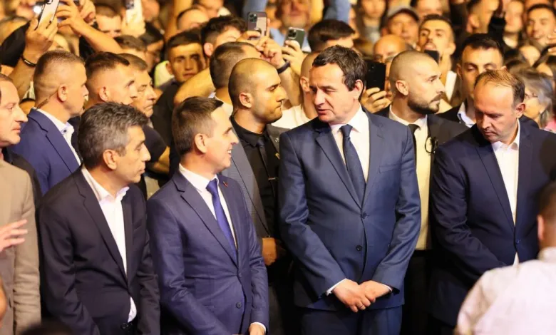 menduh-thaci-albin-kurti-ben-performance-ne-maqedoni-per-te-fituar-vota-ne-kosove