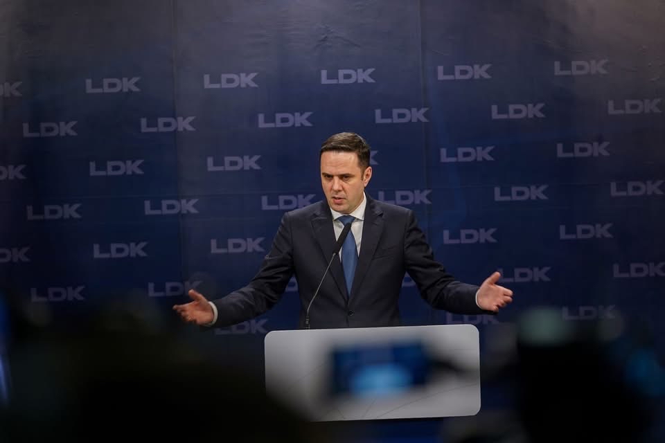 pervec-limajt-abdixhiku-i-permend-me-emra-partite-qe-i-do-ne-listen-e-ldk-se-demokristianet-pd-ne-akr-ne