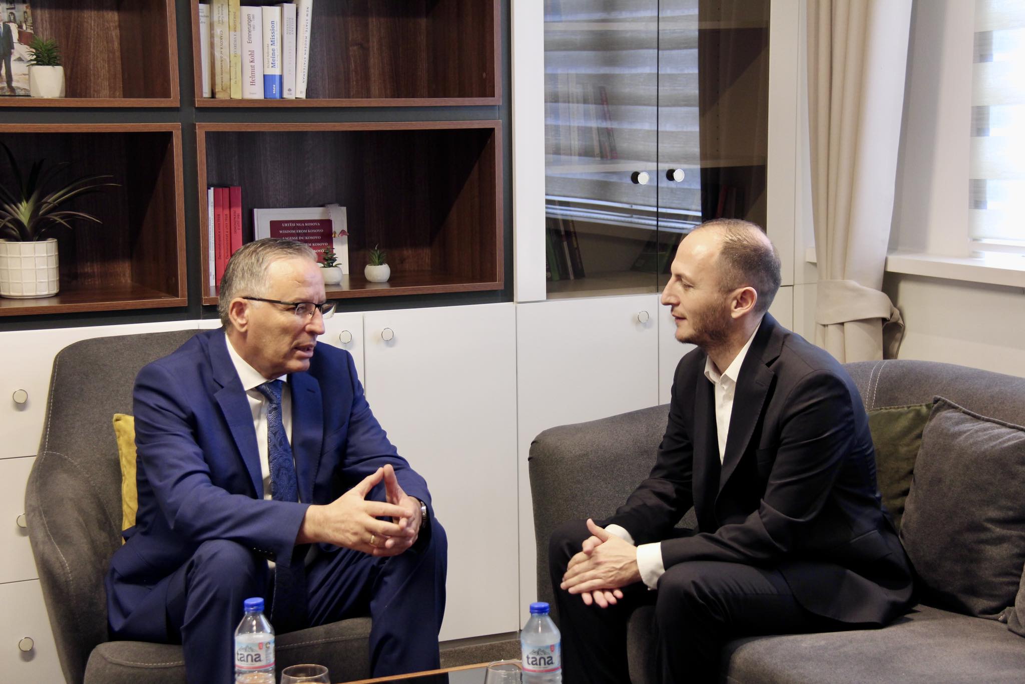 hematologu-adriatik-berisha-i-bashkohet-pdk-se-ne-publik-u-be-i-njohur-kur-hashim-thaci-ishte-per-vizite-ne-kosove