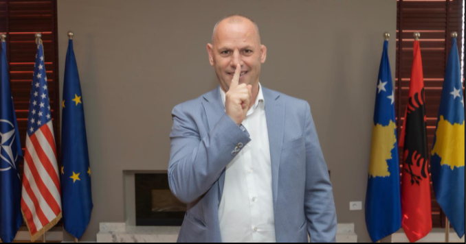 Lladrovci  E mundi edhe Kurtin nëse garoj me iniciativën time