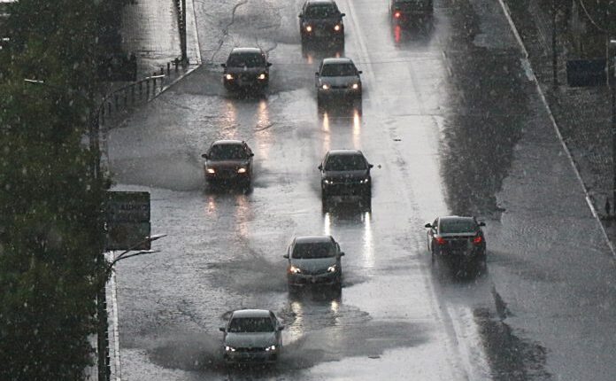 reshje-te-rrembyeshme-gjate-nates-dhe-ere-te-fuqishme-parashikojne-meteorologet