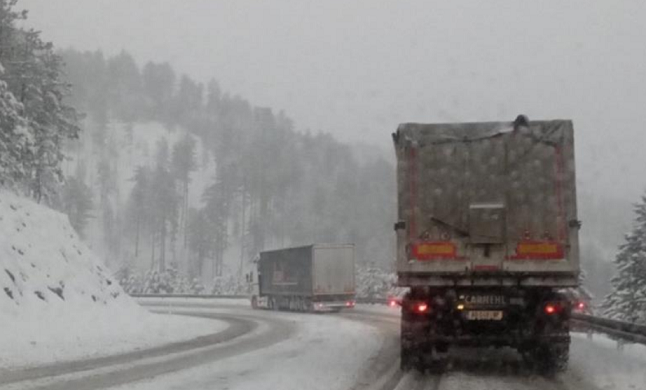 Mbyllet për kamionë rruga drejt Malit të Zi  QKMK del me njoftim