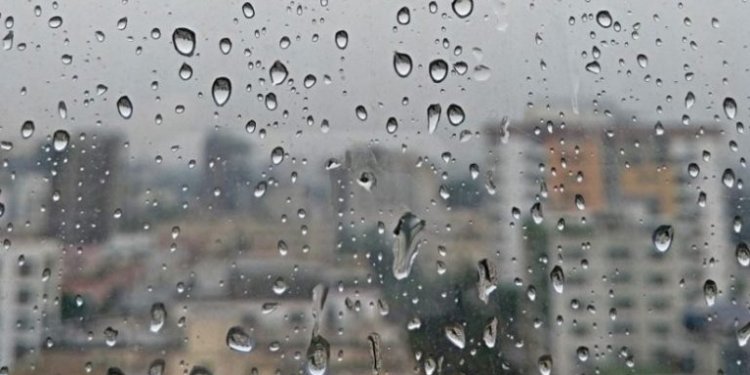 Mëngjes me ngrica  gjatë ditës intervale me diell e vranësira