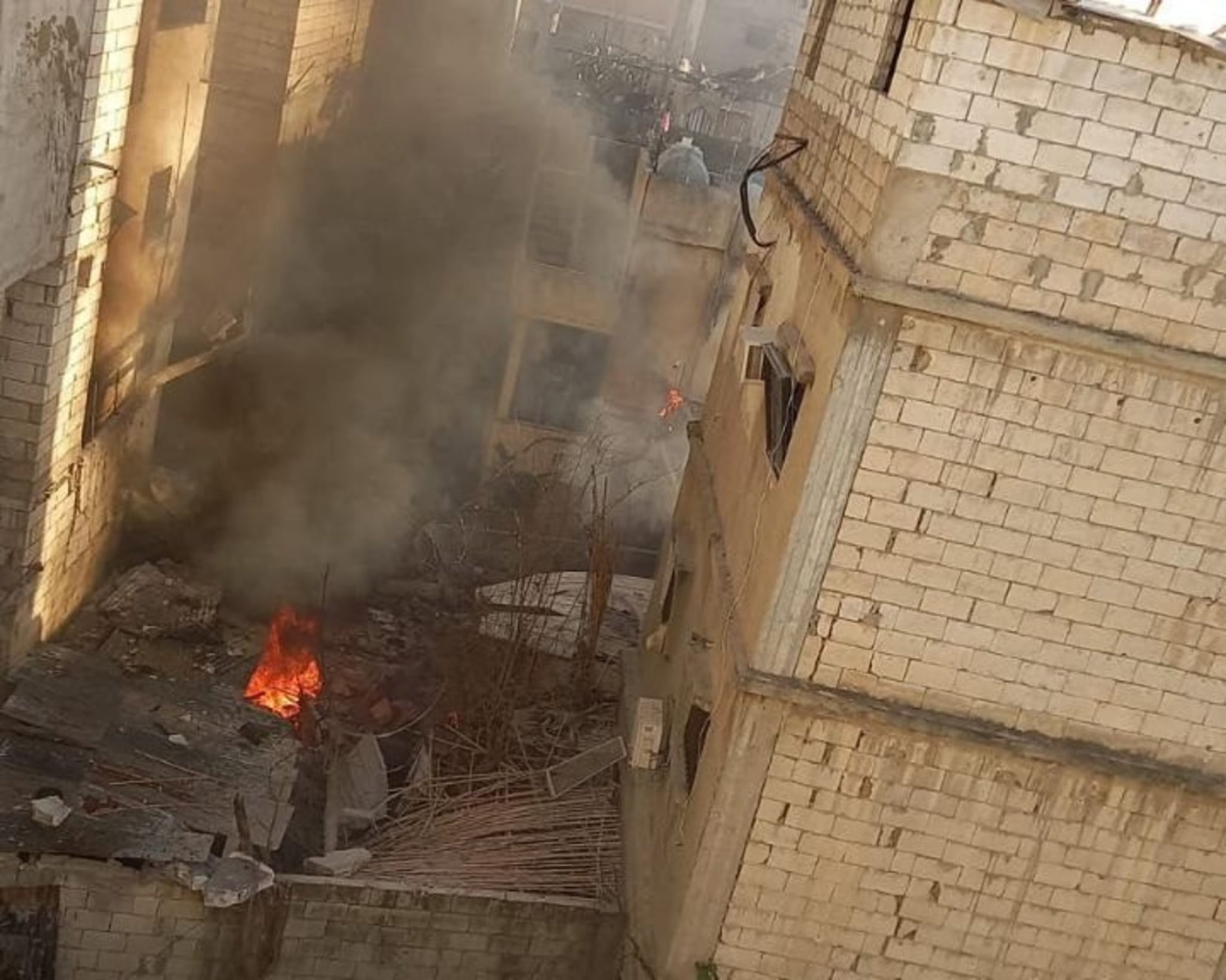 10 të vrarë  përfshirë tre fëmijë në sulmet e Izraelit në Liban  Reuters thotë se u vra udhëheqësi i lartë i Hezbollahut