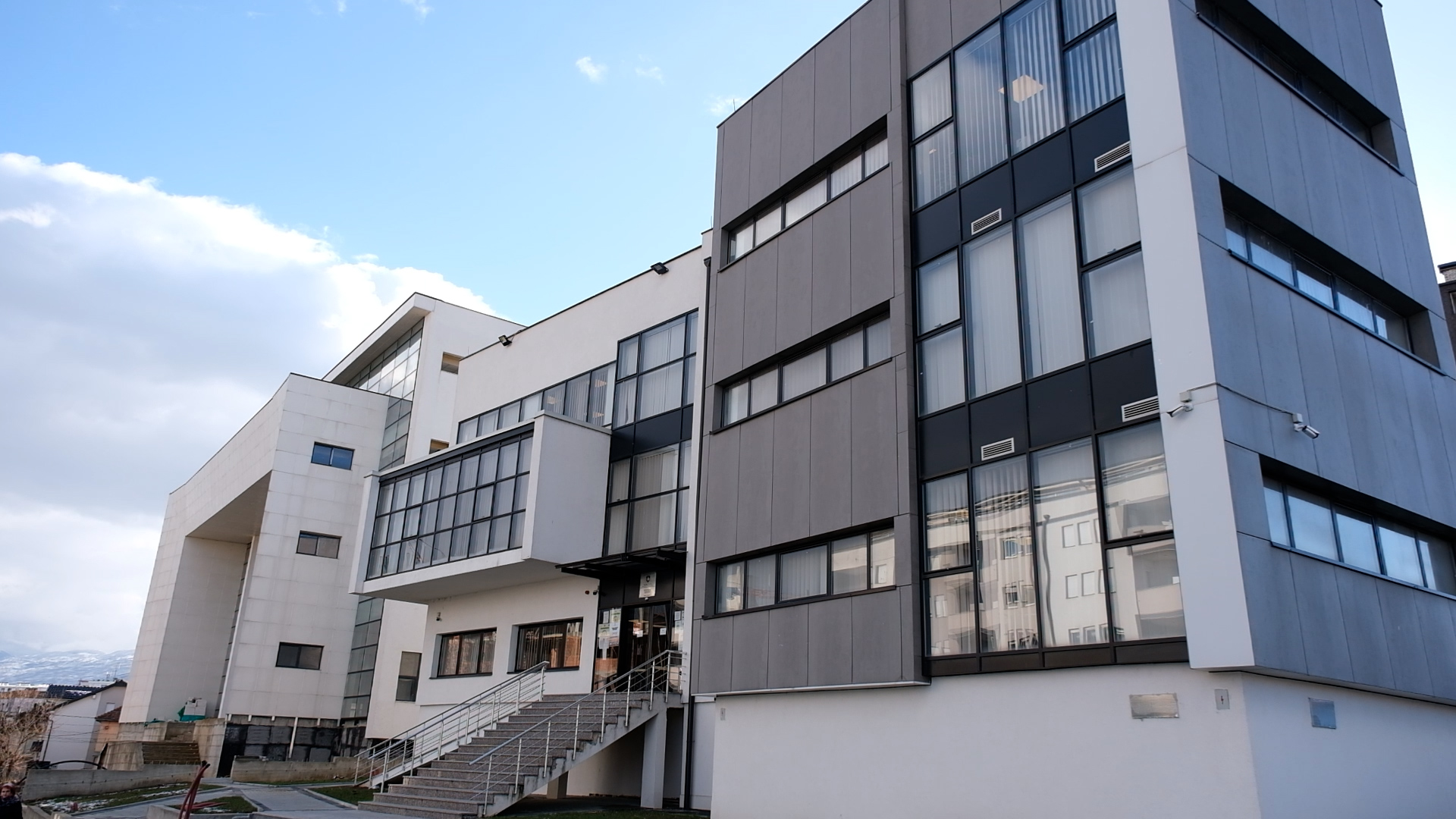 Nëntë kryesues ndalohen për falsifikim të rezultateve në Rahovec  prokuroria kërkon paraburgim për ta