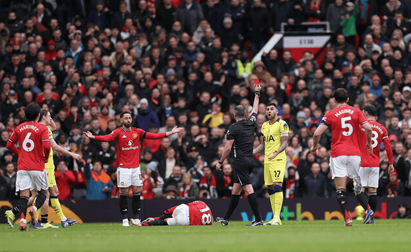 tottenham-humb-romeron-per-kater-ndeshjen-pas-kartonit-te-kuq