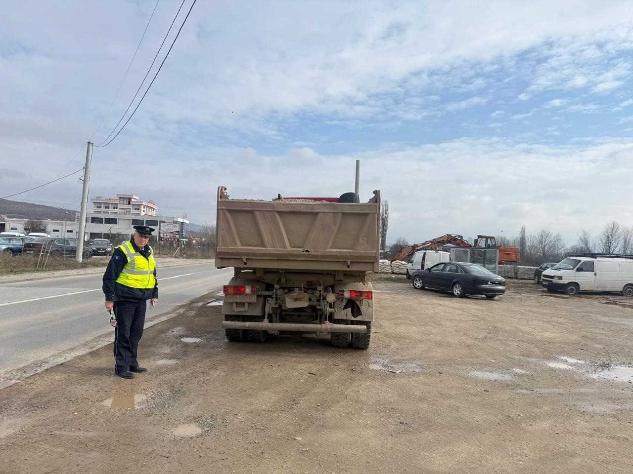 Policia me plan operativ për kontrolle ndaj kamionëve dhe autobusëve  Qëllimi është ngritja e sigurisë