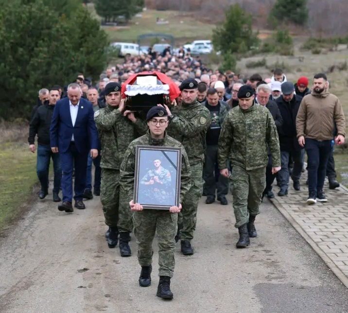 komisioni-qeveritar-per-te-zhdukurit-ne-decan-eshte-rivarrosur-me-nderime-te-larta-deshmori-agron-gjocaj