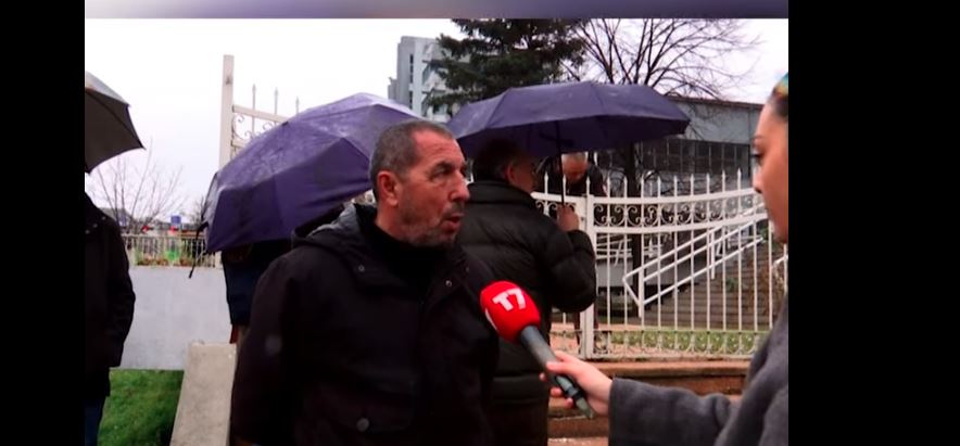 Qytetari shpërthen nga protesta kundër shtrenjtimit të rrymës   Përpara 20 euro kam pagu  tash 172 