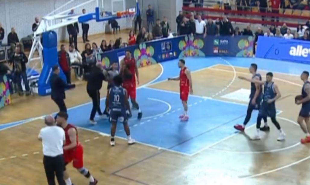 incidenti-ne-ndeshjen-vellaznimi-prishtina-denime-te-buta-per-gjakovaret