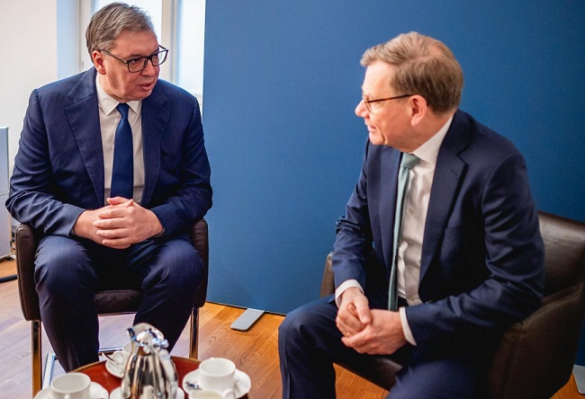 Kryediplomati gjerman  Vuçiqit  Afrimi me BE në kërkon reforma e angazhim ndaj vlerave  jemi gati t ju mbështesim