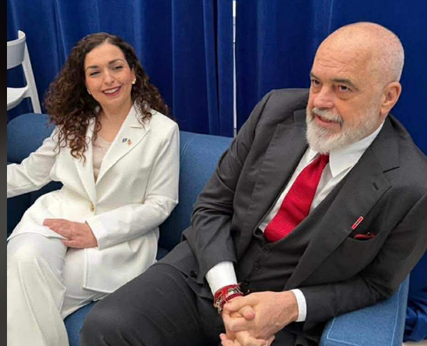 Bordi i Paqes  Edi Rama i publikon fotografitë me liderë botërorë dhe Vjosa Osmanin