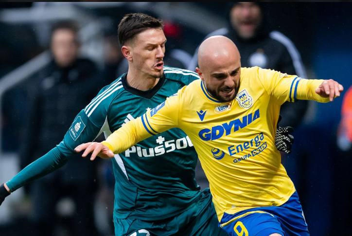 Krasniqi shkëlqen në fund  Legia shpëton një pikë në Gdynia