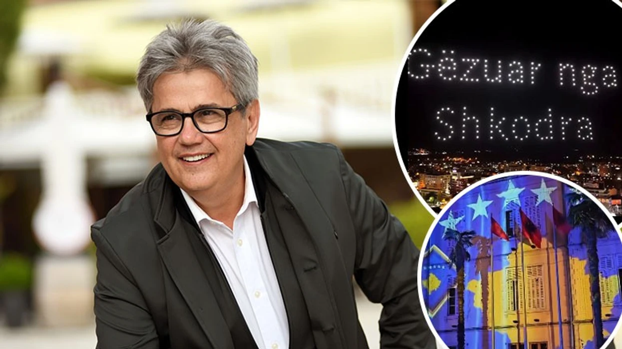 Pamje nga Shkodra me flamurin e Kosovës  Beci  Zemra e çdo shqiptari rreh njëlloj  në gëzim  në sfida  ne jemi bashkë