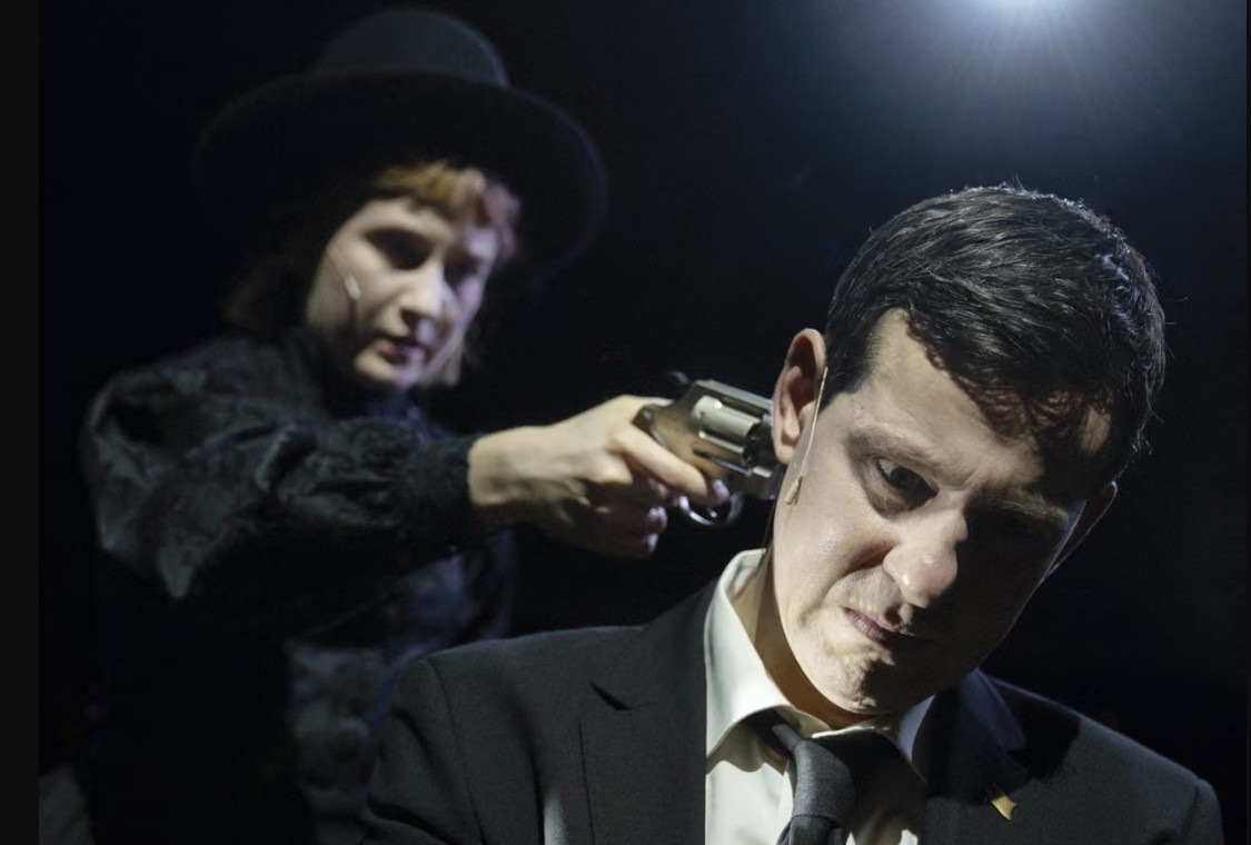 teatri-ne-gjermani-shkakton-skena-te-dhunshme-me-shfaqjen-per-fashizmin