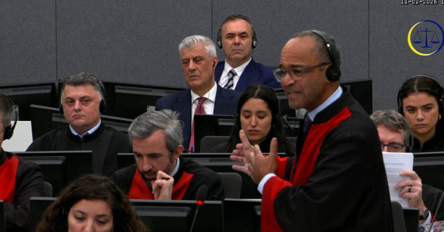 Prosper kthehet në sallë kah Thaçi  Ju besoni se ky si 29 vjeçar iu hodhi hi syve Rubinit e Clarkut  sigurisht që jo