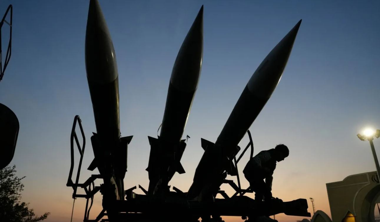 Irani zhvillon raketën balistike Khorramshahr 4 me rreze 2 000 km dhe bazë të re nëntokësore