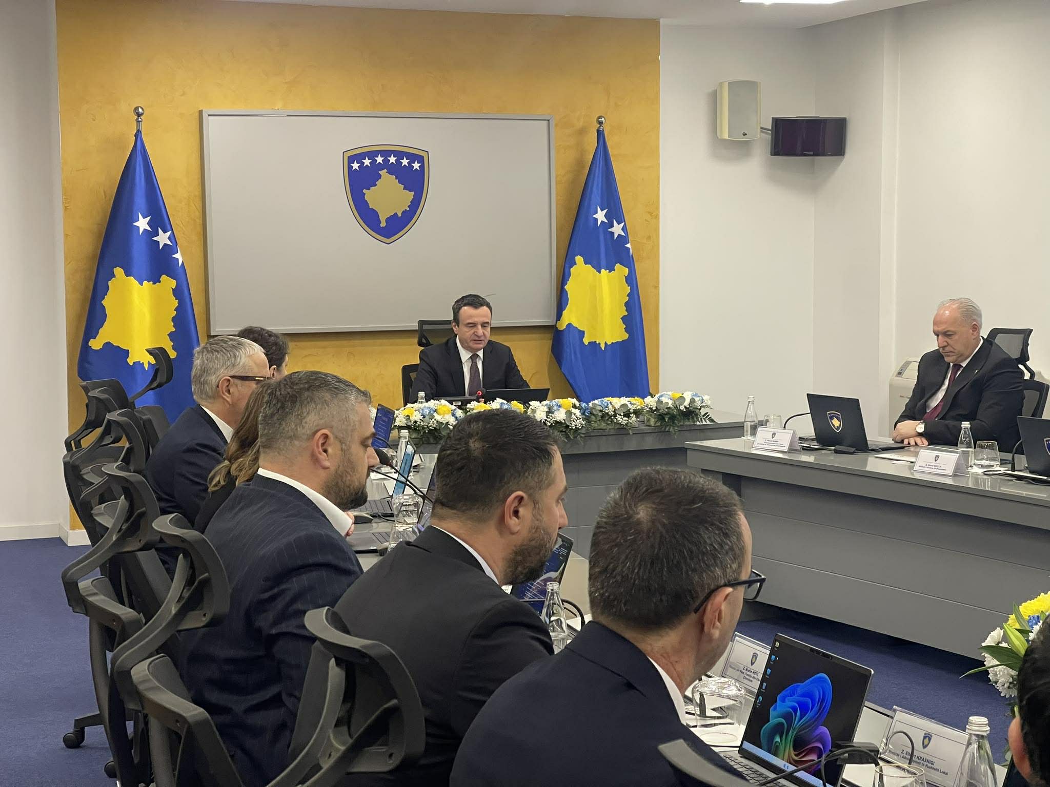 Kurti përmend ish krerët e UÇK së që po gjykohen në Hagë  Historia do ta bëjë gjykimin e drejtë