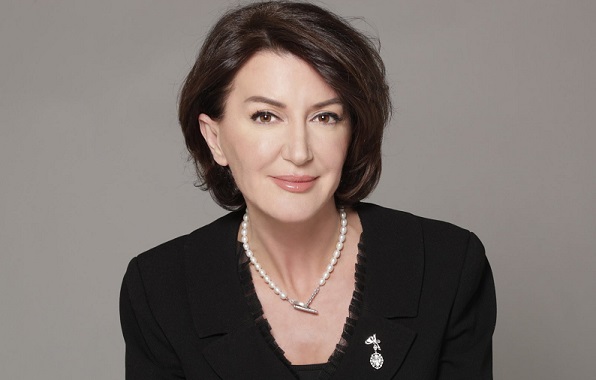 Atifete Jahjaga publikon një fotografi të para 30 vitesh   me një dedikim për vëllain e saj