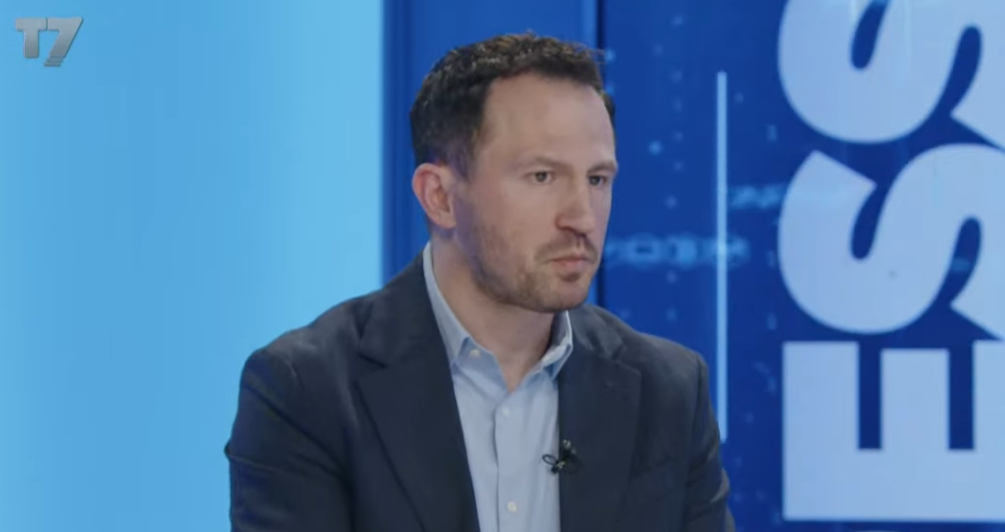 krasniqi-kurtit-nuk-i-duhet-me-ta-fuqizoje-vjosa-osmanin-pasi-s-ka-obligime-ndaj-saj