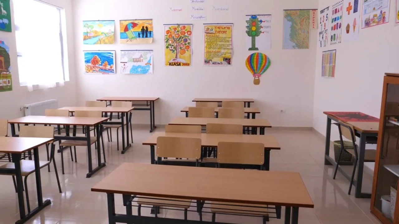 Punëtorët teknikë të shkollave në Prishtinë nga nesër në grevë, shkak pagat Shkolla Sd