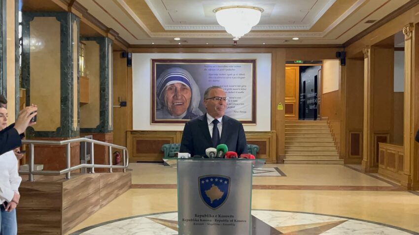 Hamza pas ndërprerjes së seancës  Sjellje e papërgjegjshme   s ka më takime me VV në  janë pa përmbajtje