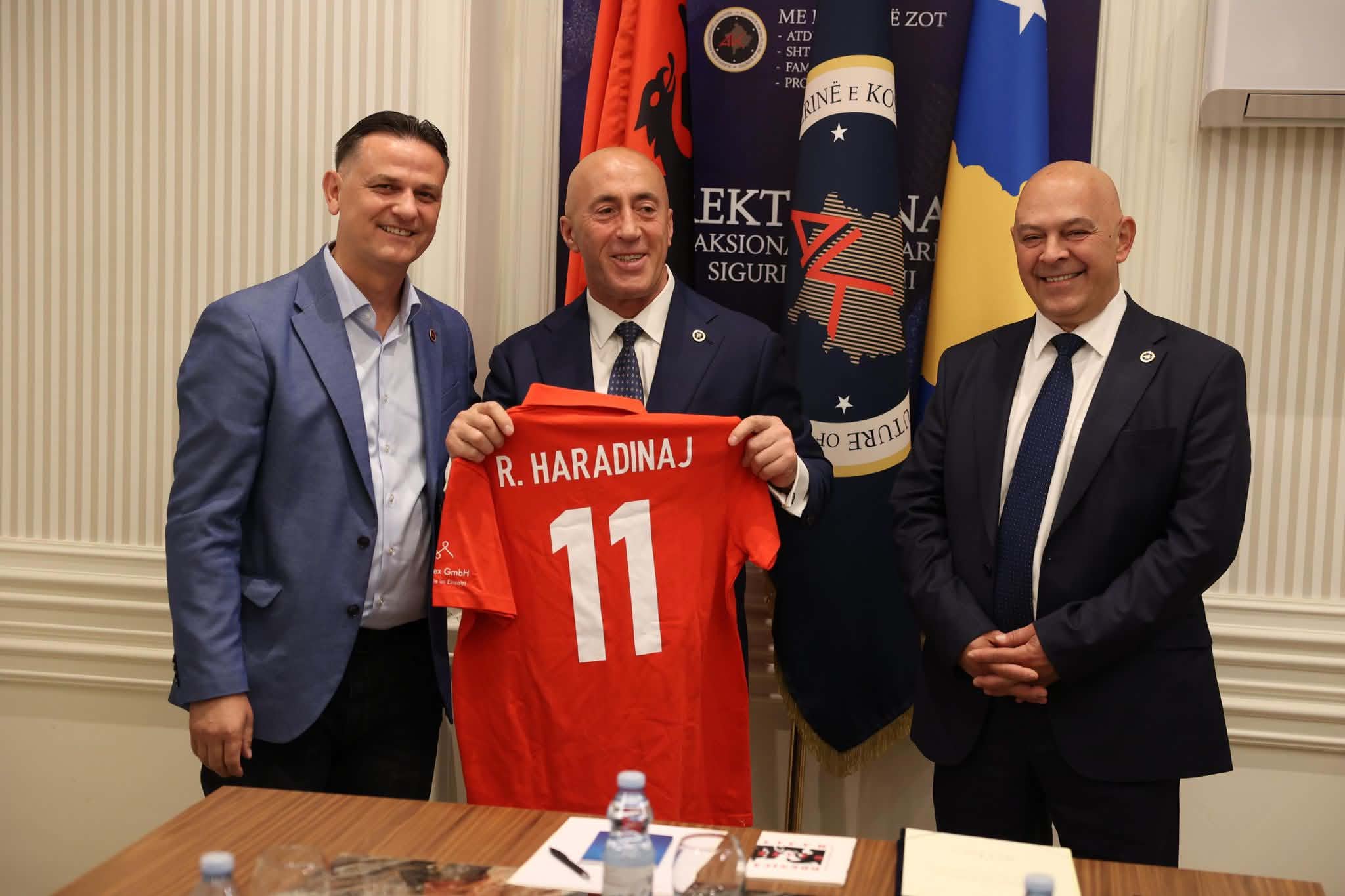 Humanisti dhe kandidati i parë shqiptar për parlament të Bazelit aderon në AAK, e presin Haradinaj dhe Gjini 700418129 1618776002570297 7009009389604812775 N