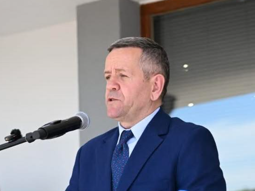 Rrustem Mustafa shkruan një ditë pasi doli lajmi se do të kthehet në garë: PDK mundet bashkë Rrustem Mustafa shkruan një ditë pasi doli lajmi se do të kthehet në garë: PDK mundet bashkë