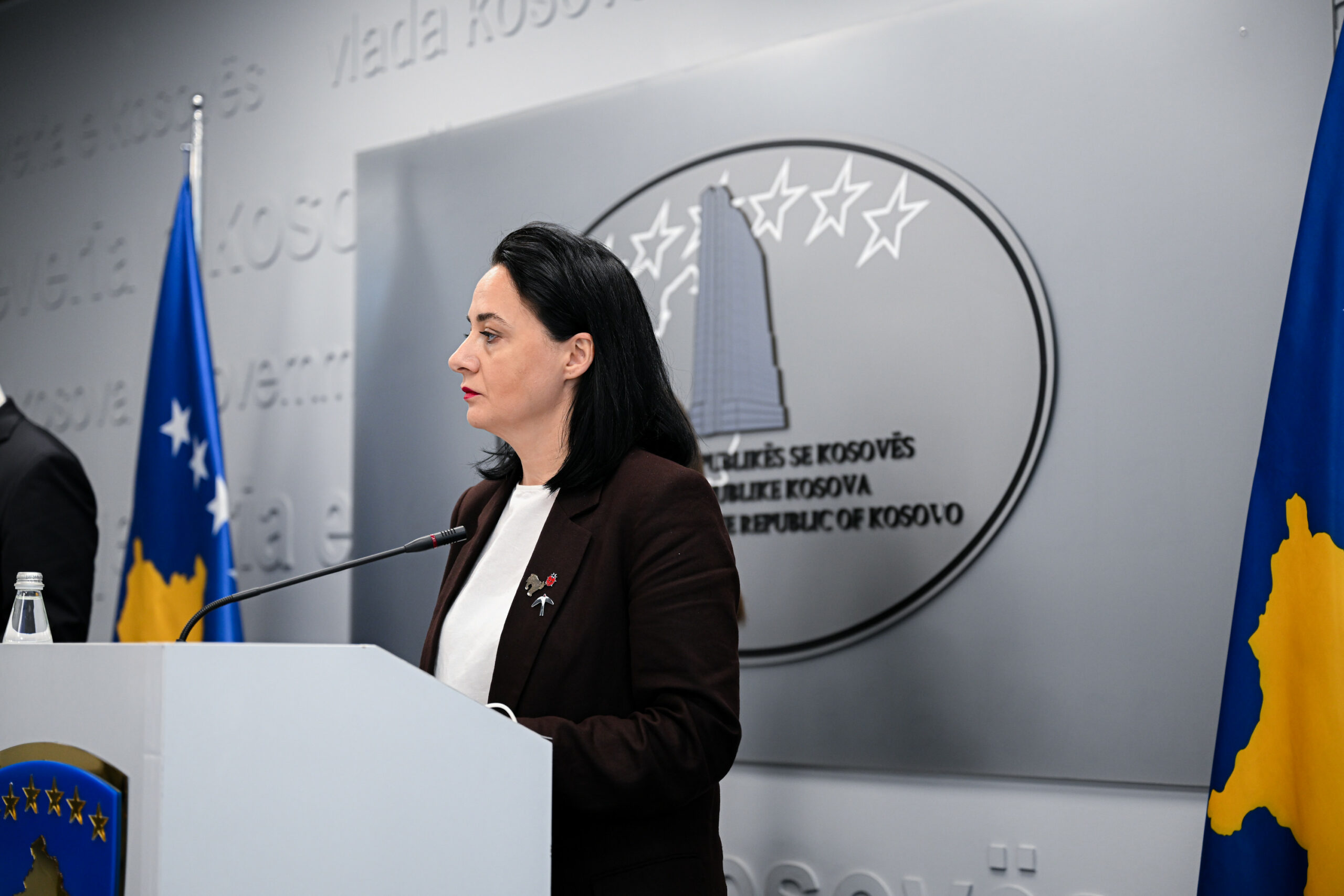 Ministria e Mjedisit ua shkëput kontratat e punës 9 zyrtarëve  Pacolli  Kanë munguar vazhdimisht në punë