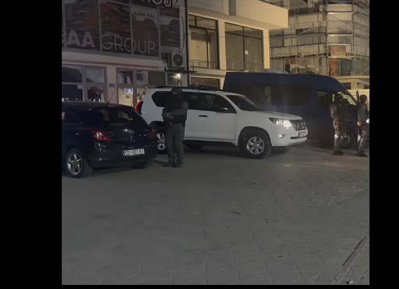 Pjesëtarë të Njësisë Speciale të Policisë shihen në Skënderaj Foto 1