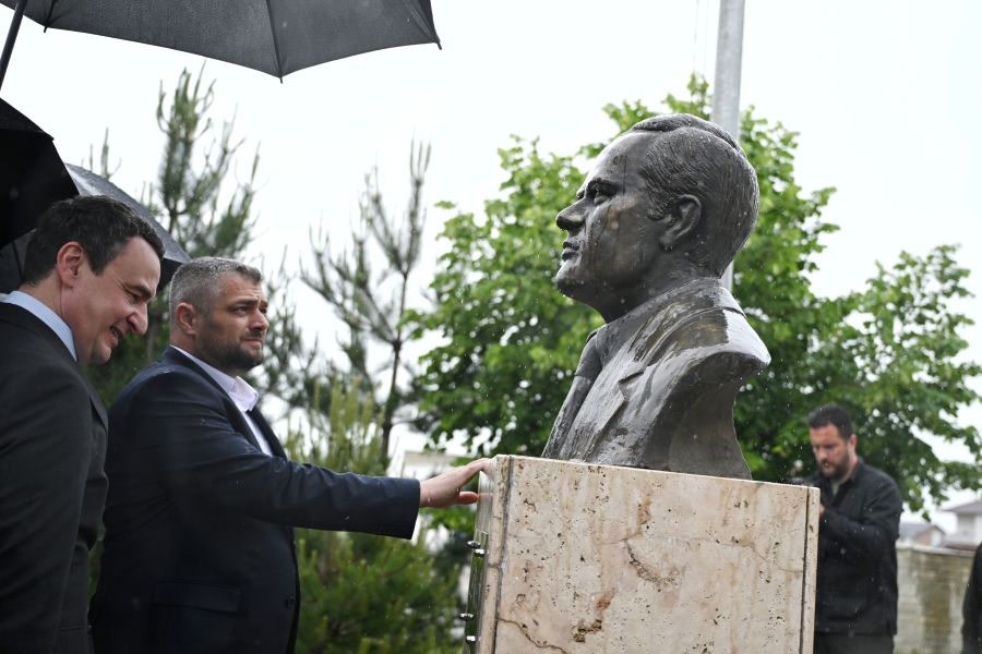 Kurti në përvjetorin e zhdukjes së Ukshin Hotit: Mendje e ndritur e shqiptarëve, na ndriçon rrugën përpara Gtr