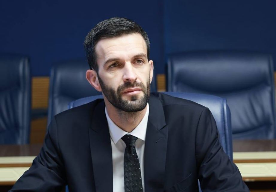 ish-deputeti-i-vv-se-reagon-per-profilet-e-rreme-jane-rrjet-kriminal-i-mireorganizuar-qe-veprojne-ne-funksion-te-pushtetit