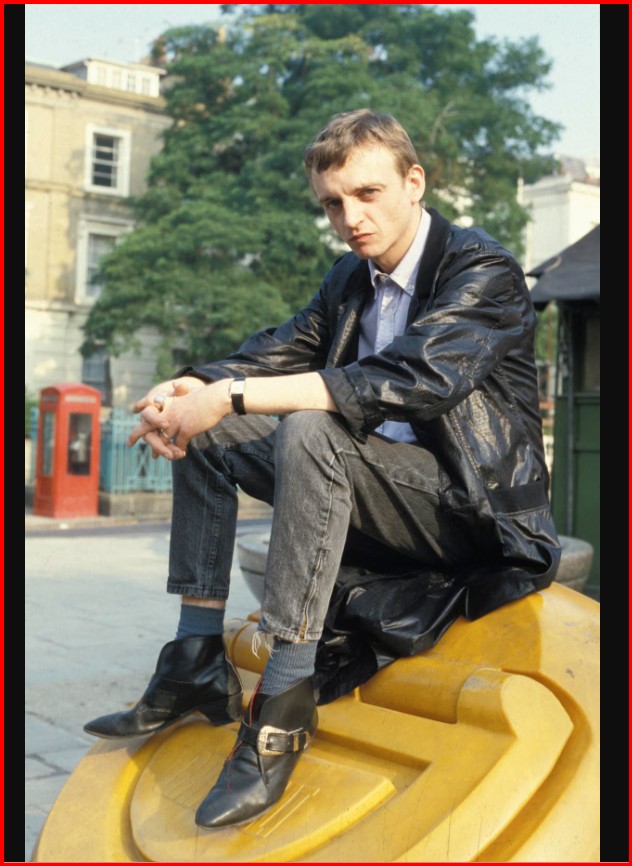 Rikthehet drama e Mark E Smith për Vatikanin