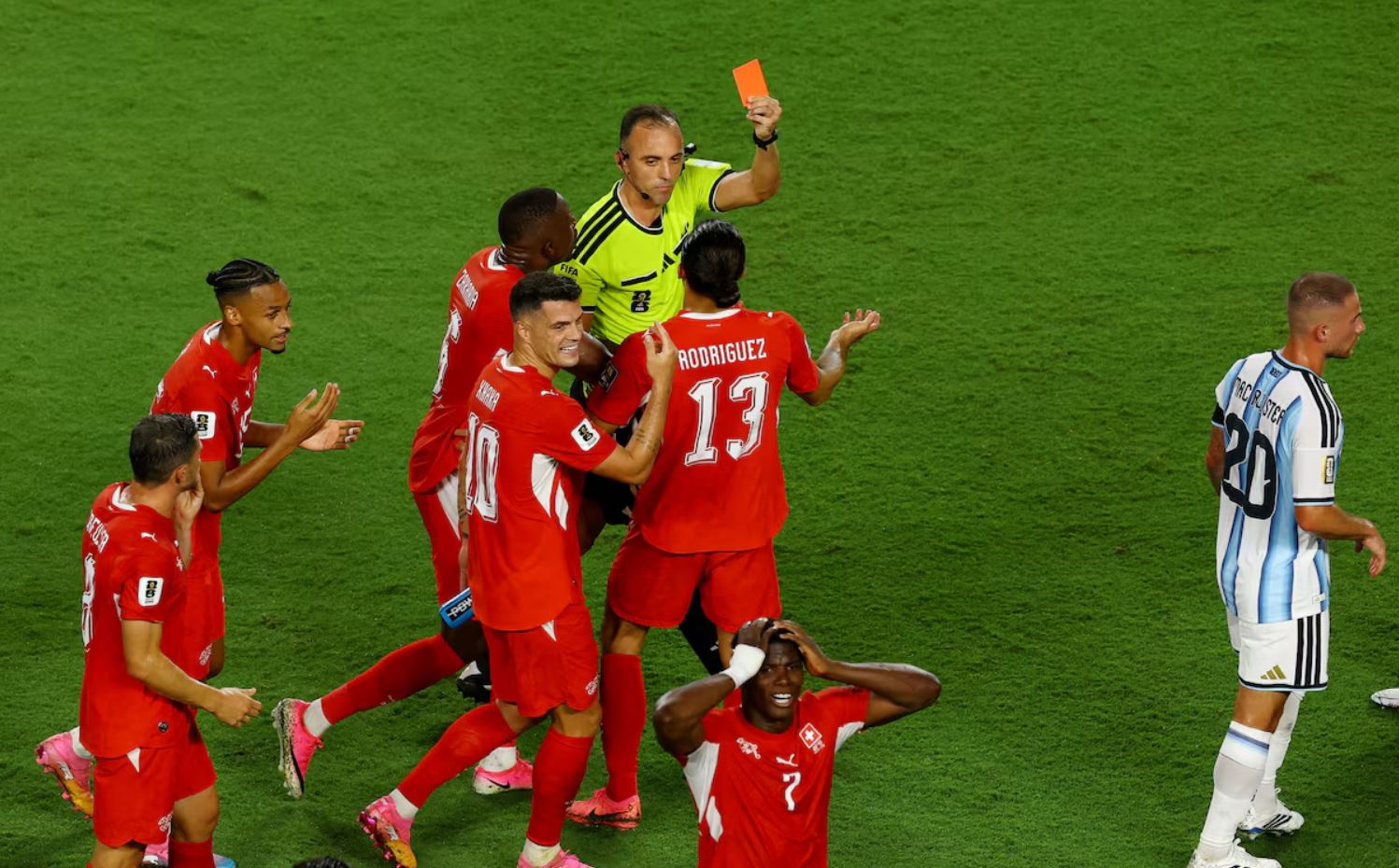 perplasje-mes-fifa-s-dhe-ifab-it-per-kartonin-e-kuq-te-embolos