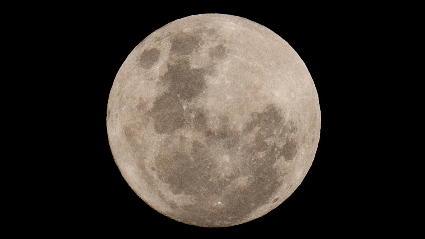 pjese-te-raketes-se-spacex-mund-te-godasin-henen-ne-gusht-sipas-nasa-s
