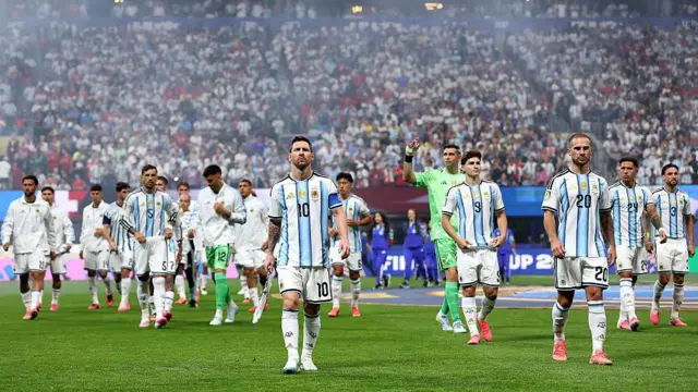 lionel-messi-me-dhurata-te-vecanta-per-te-shoket-e-tij-tek-argjentina