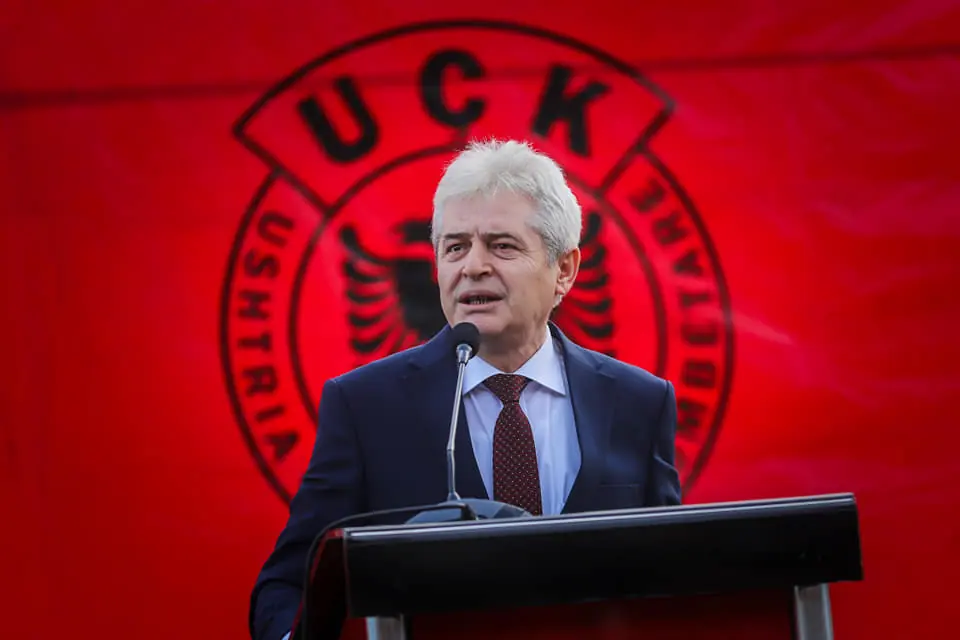 ali-ahmeti-kam-informacione-se-ka-nisma-per-ta-paditur-ushtrine-clirimtare-kombetare-ne-hage-video