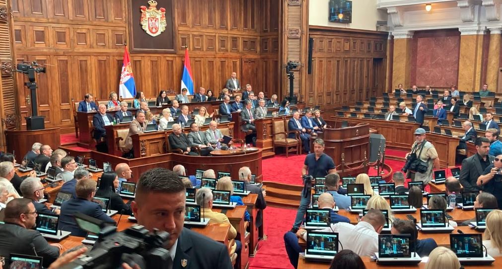 Kuvendi i Serbisë shqyrton mocionin e mosbesimit ndaj Qeverisë