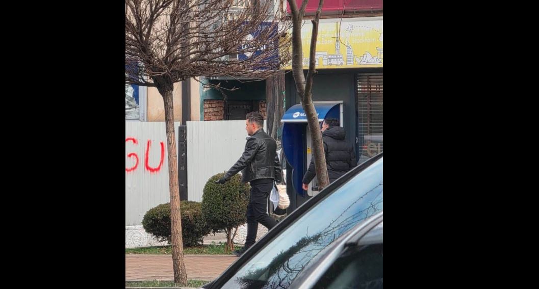 lule-gjeli-nis-te-fshije-postimet-ne-profil