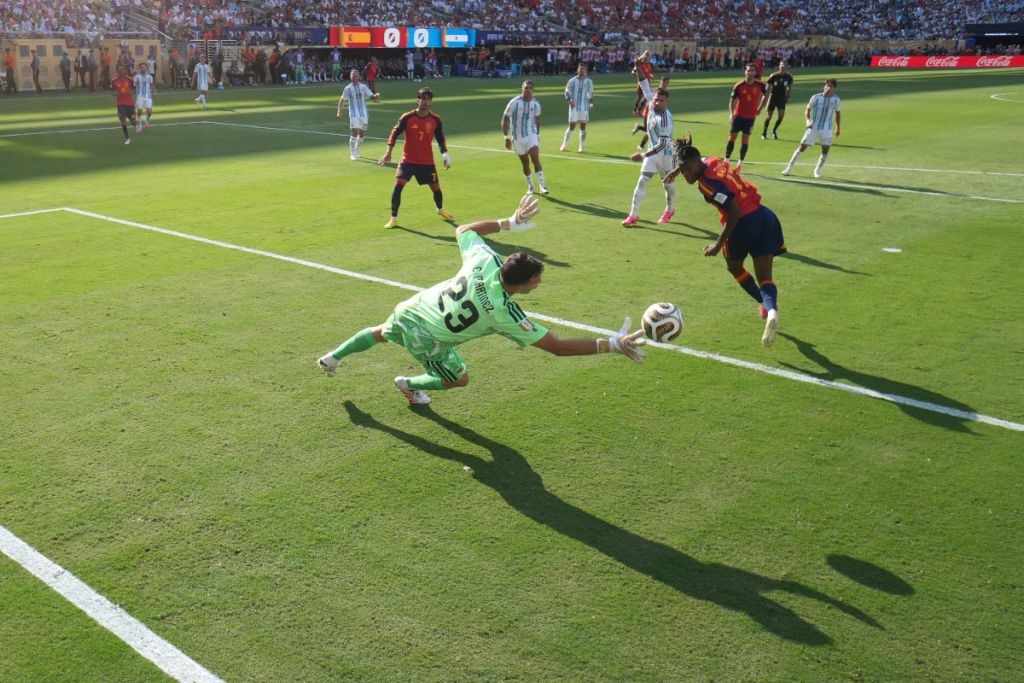 Juventusi shpreson që Emiliano Martinez ta detyrojë Aston Villën që ta shesë atë