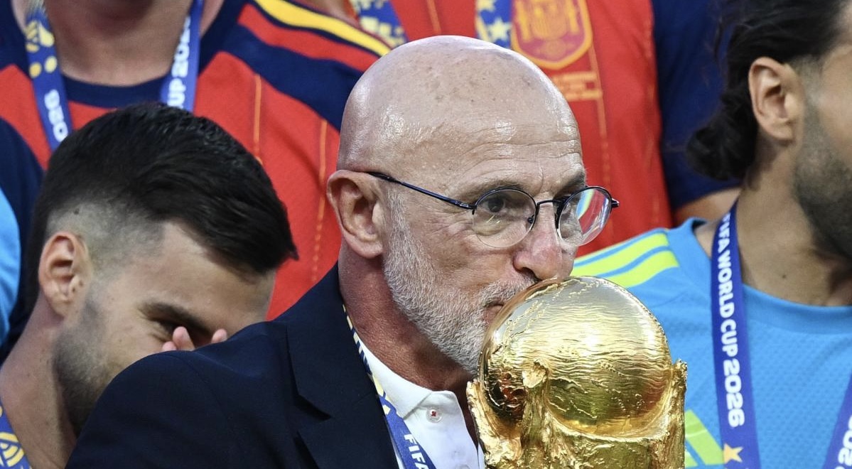 de-la-fuente-hyn-ne-histori-behet-trajneri-me-i-vjeter-qe-e-fiton-kupen-e-botes