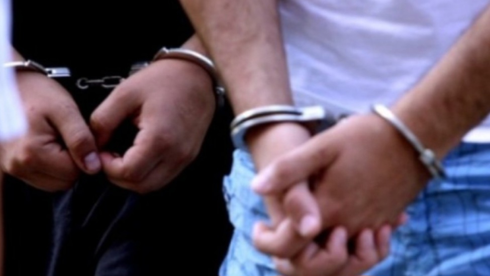 dy-te-rinj-arrestohen-per-rrahjen-e-nje-23-vjecari-mbreme-ne-han-te-elezit