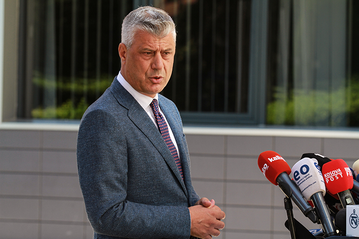 Vëllai e disa miq të ngushtë garantues për Thaçin  Mbrojtja i përgjigjet ZPS së për frikën e arratisjes pas kërkesës për lirim