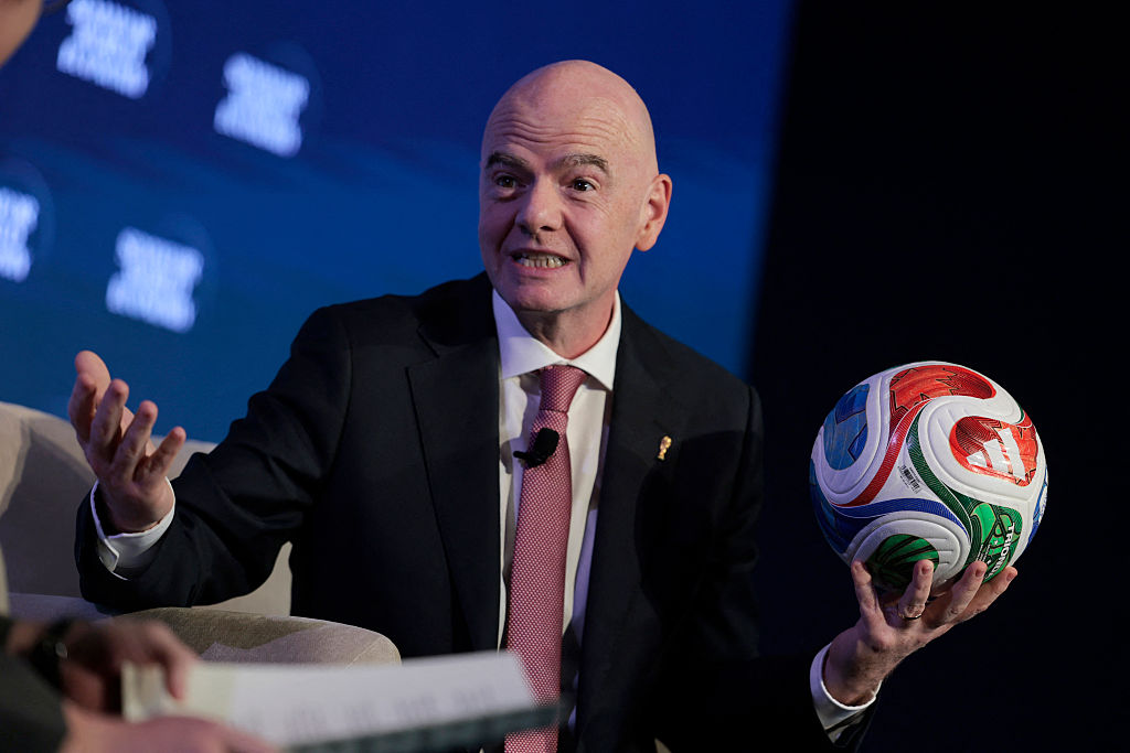 presidenti-i-la-liga-s-tebas-sulmon-fifa-n-infantino-i-mbaroi-koha-genjeshtrat-po-shkaterrojne-futbollin