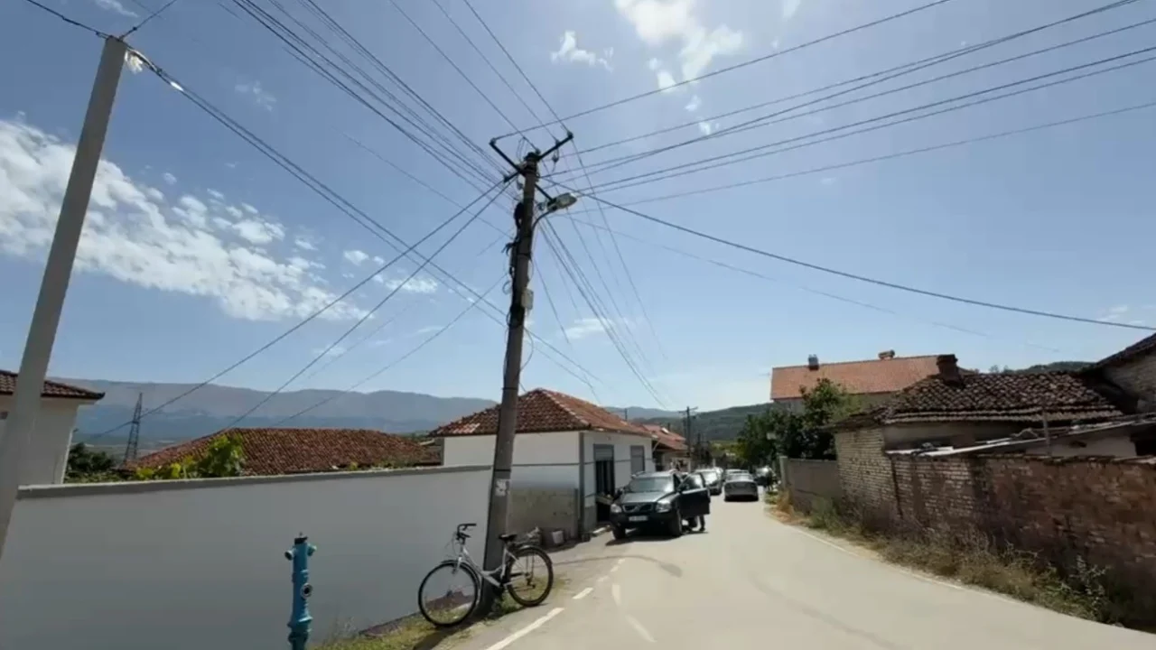 tragjedi-ne-pogradec-elektricisti-humb-jeten-pasi-ra-ne-kontakt-me-rrymen-elektrike
