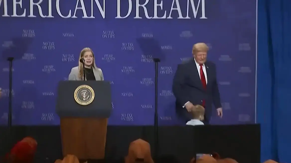 Trump vrapon pas vogëlushit  Nuk doja që të bëhej si Biden dhe të binte nga skena