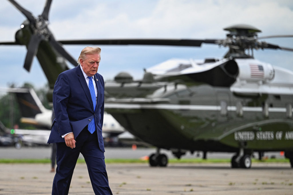 trump-hedh-poshte-aludimet-per-mungese-municionesh-luftarake-kush-ka-publikuar-deklarata-tradhtare-te-denohet-me-burg