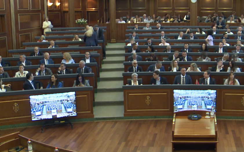 Vjosa Osmani rikthehet në Kuvend si deputete e LDK së pas gati gjashtë viteve